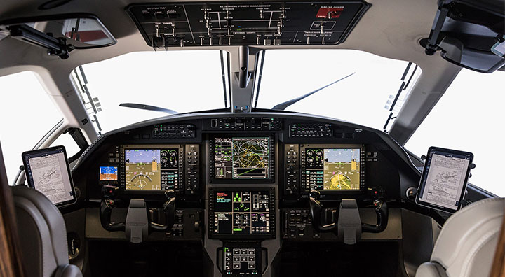 Cockpit PC-12