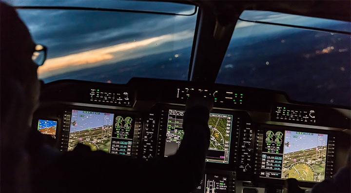 Cockpit PC-24